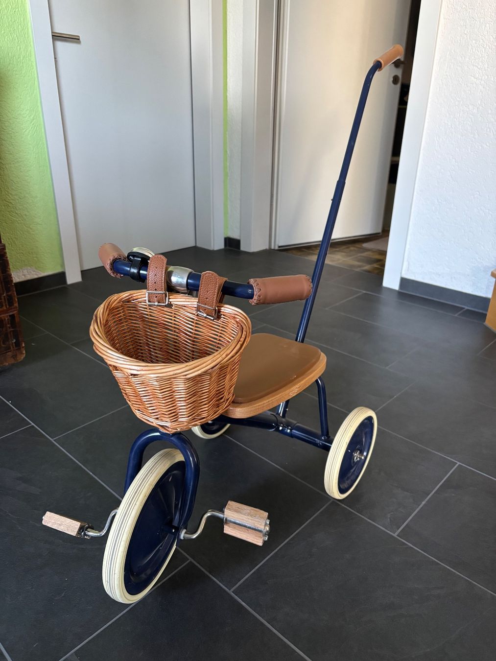 Banwood Véhicules pour enfants: Dreirad mit Schiebestange und Korb – D'occasion à Arnegg par nTouni