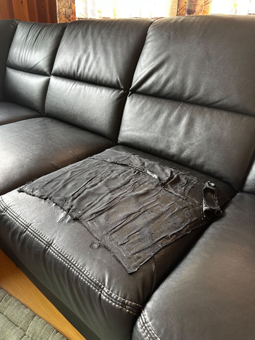 Sofas: schwarzes Ledersofa – Défectueux à Flumserberg Bergh par mar_t9jr 1