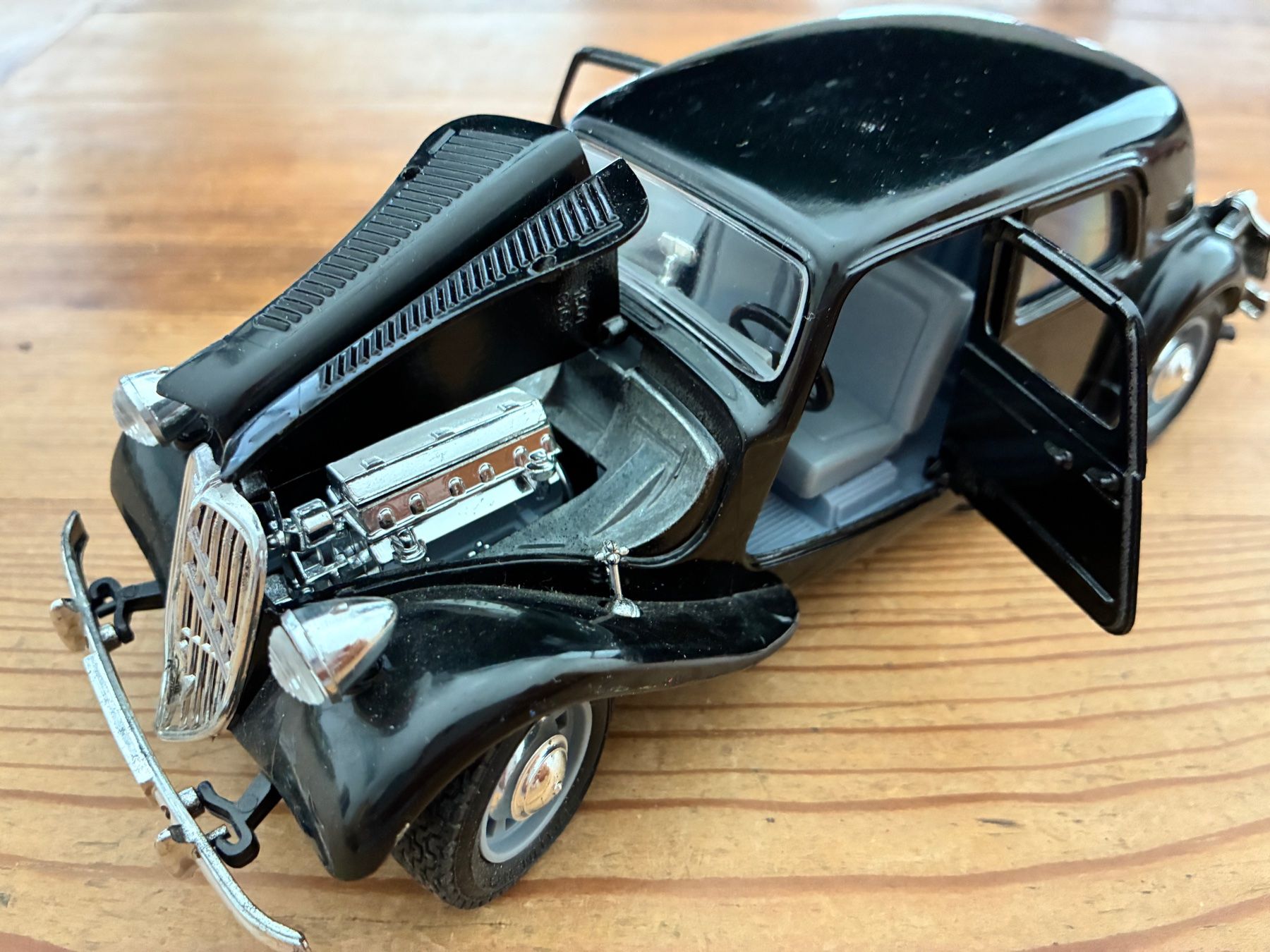 Bburago Modellini d'auto: Modellauto Citroen CV15 Bburago 1/24 – Usato da Bassersdorf venduto da Watchme02 2