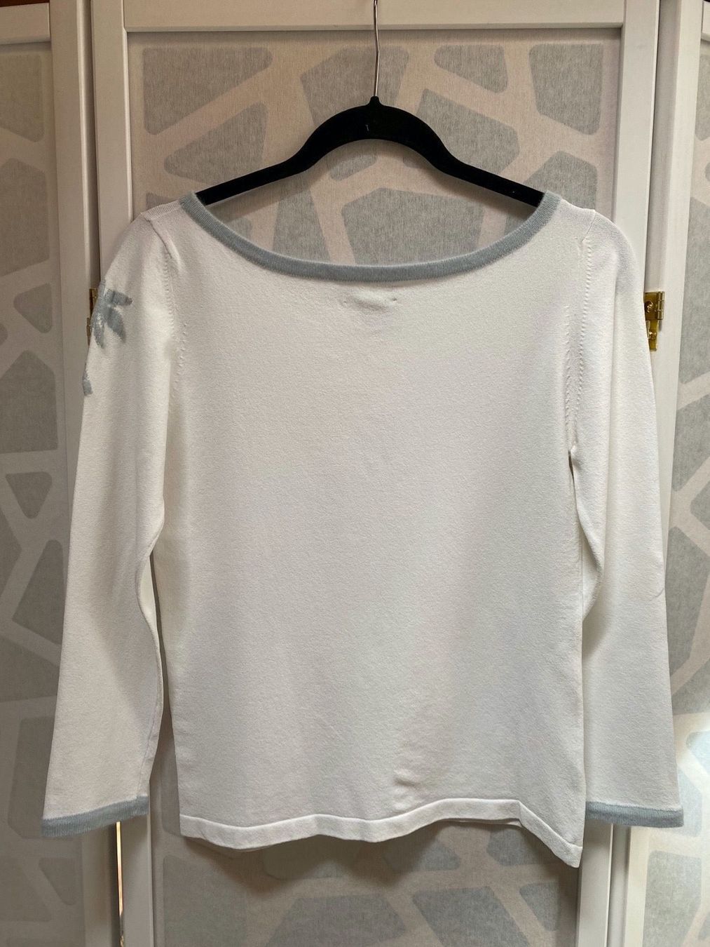 Top: Joli pull blanc avec motif. XS – Nuovo (secondo la descrizione) da Grund b. Gstaad venduto da PlageNeige 3