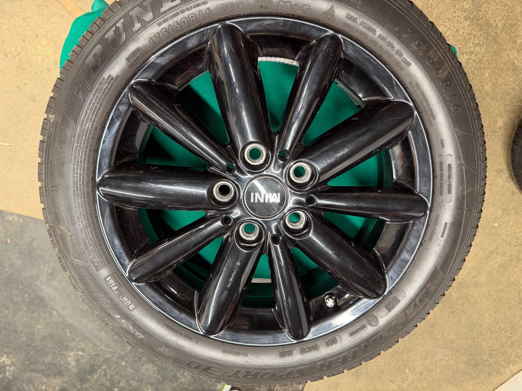 Cooper Cerchioni: Mini Cooper S 3 door Komplett Räder – Usato da Langenbruck venduto da Baerenwiler 2