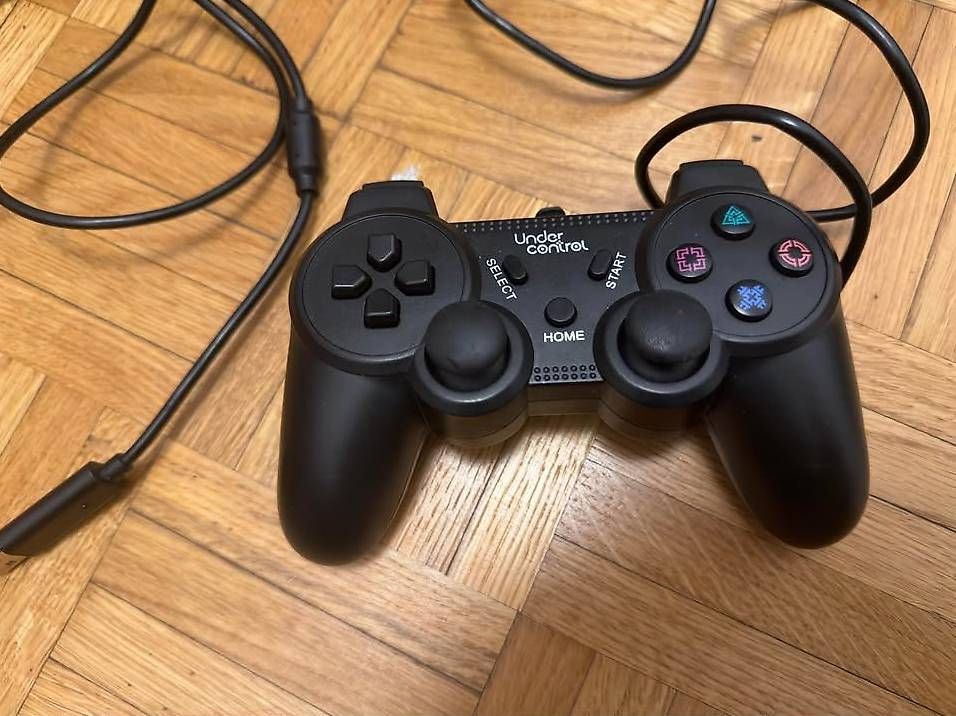 Jeux: Manette filaire PS3 Under Control – D'occasion à Meyrin par dianalopes 1