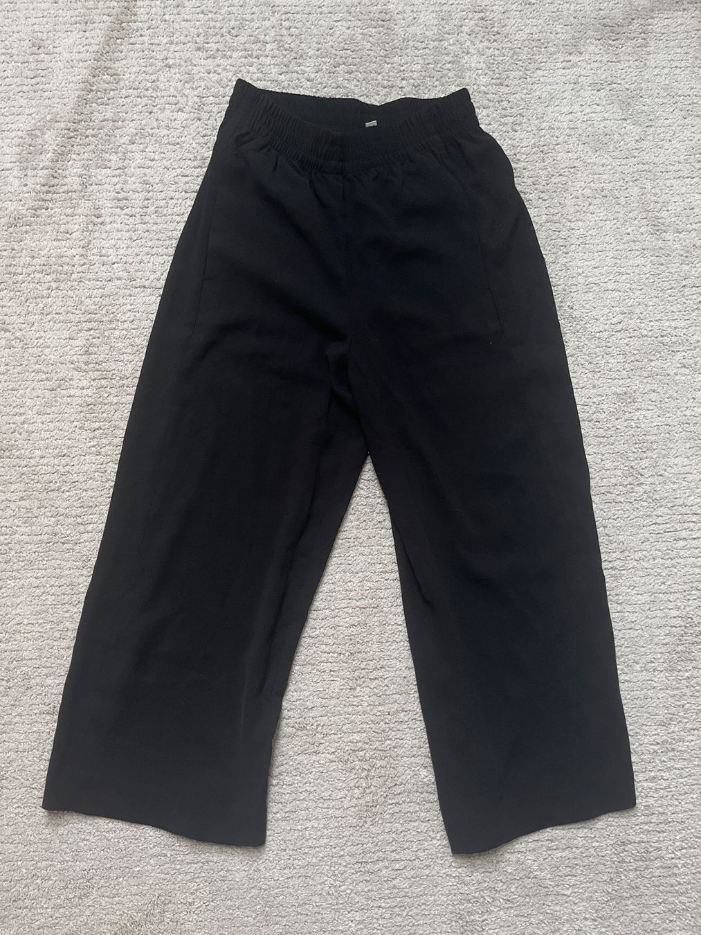 H&M Pantaloni: Schwarze Stoffhose, Grösse 36 – Usato da Madiswil venduto da bjs_90