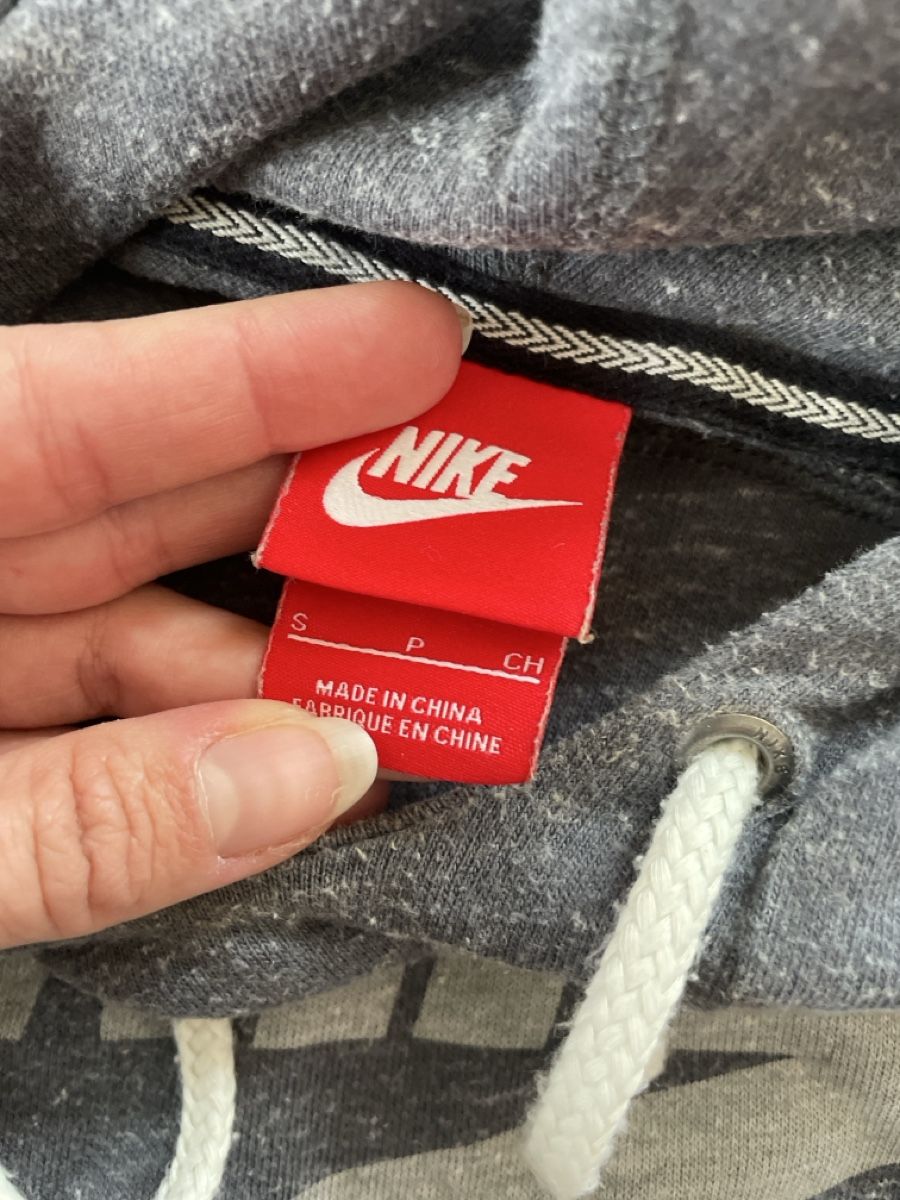 Nike Maglioni & Felpe: Nike Hoodie – Usato da Kilchberg BL venduto da ann_kwk5 1