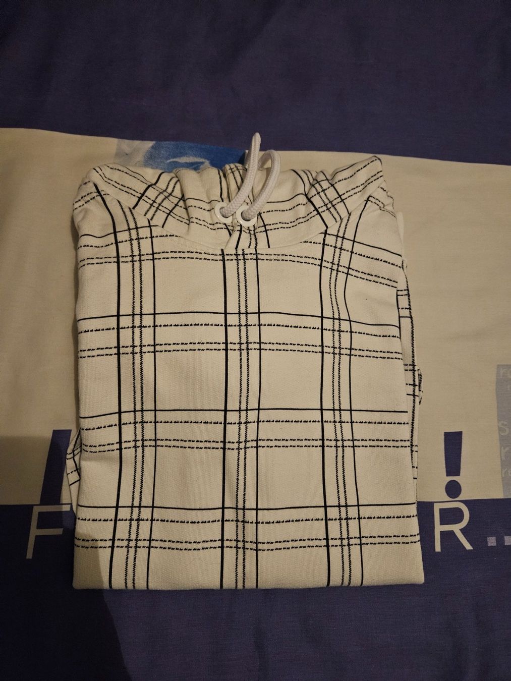 Maglioni & Felpe: Pullover mit Kapuze – Usato da Chur venduto da Einszweidreiviermein 3