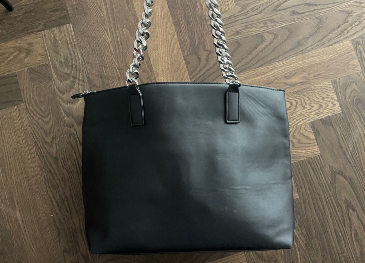 Borse da donna: Bershka Shopper mit Kette – Usato da Dübendorf venduto da mim_mj8k