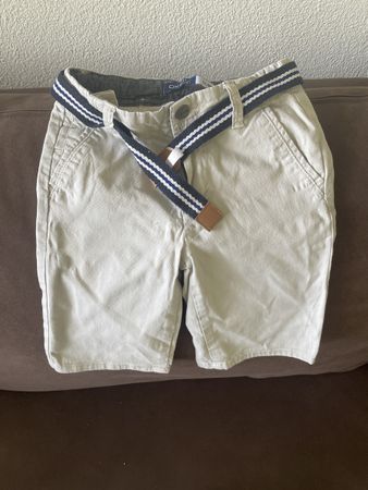 Kurze Hose mit Gürtel