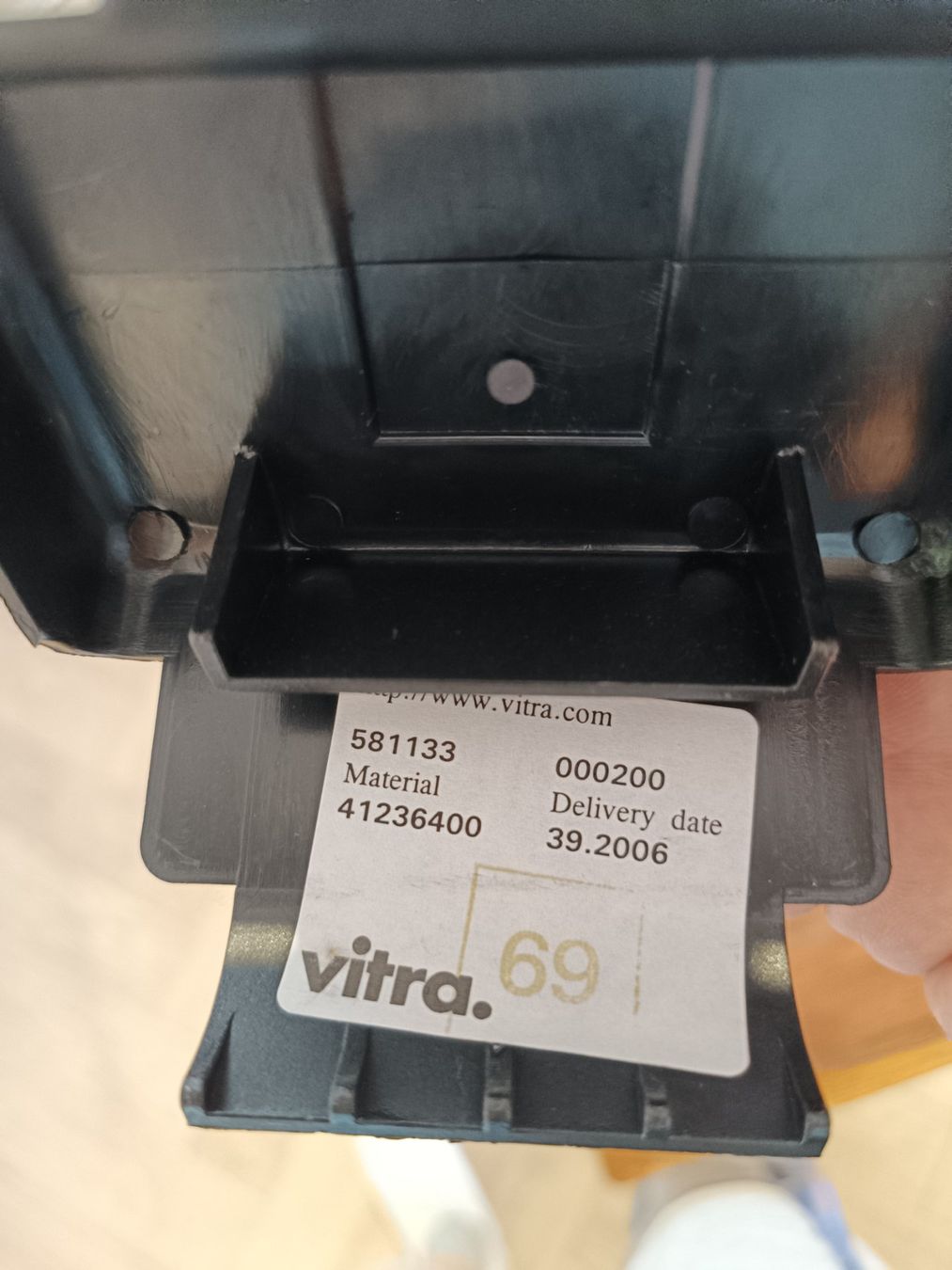 Vitra Sedie: Vitra Eames Aluchair EA 117 leder schwarz – Usato da Zürich venduto da style-and-design.zh 4