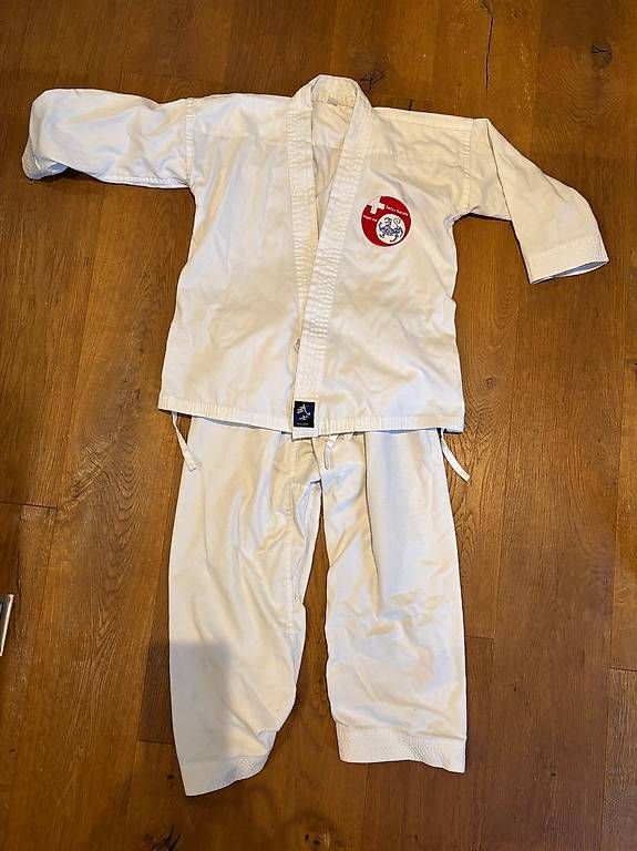 Kimonos: Karate-Gi – Gebraucht aus Horw von LeaH09