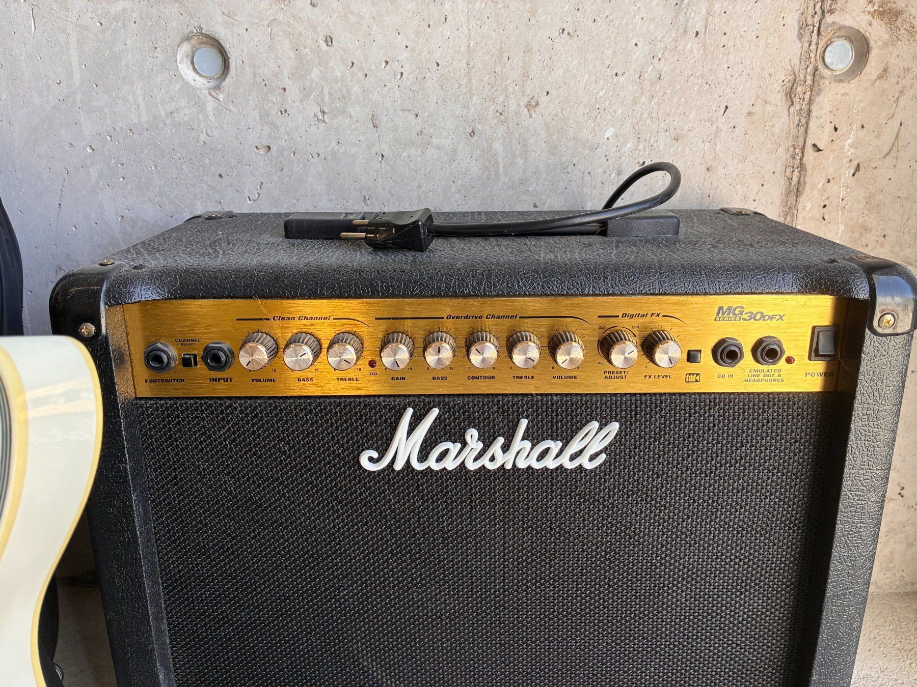 Marshall Strumenti musicali: Jaws Custom E-Gitarre + Marshall MG30DFX Amp – Usato da Boppelsen venduto da Marcellinho 5