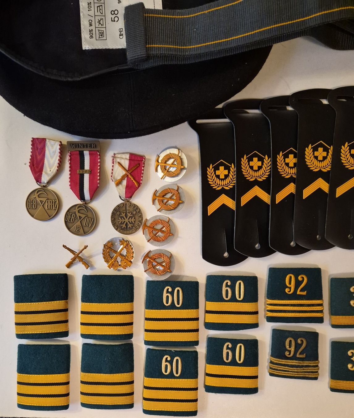 Schweizer Armee Uniformi: Grosse Sammlung Schweizer Armee Militaria – Usato da Basel venduto da Kurioses 3