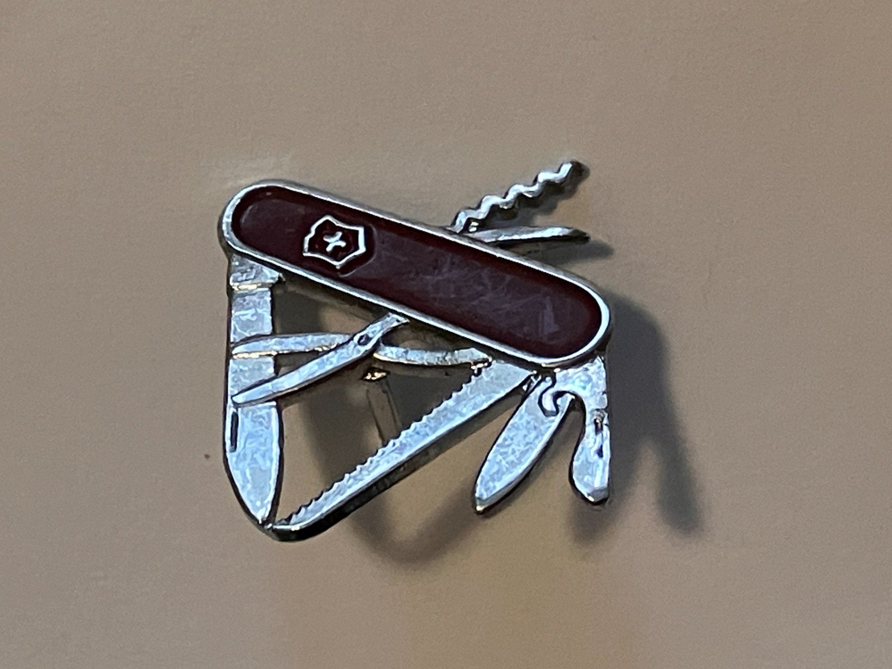 Placchette & Badge: 1 Pin Sackmesser – Usato da Basel venduto da djwwpp