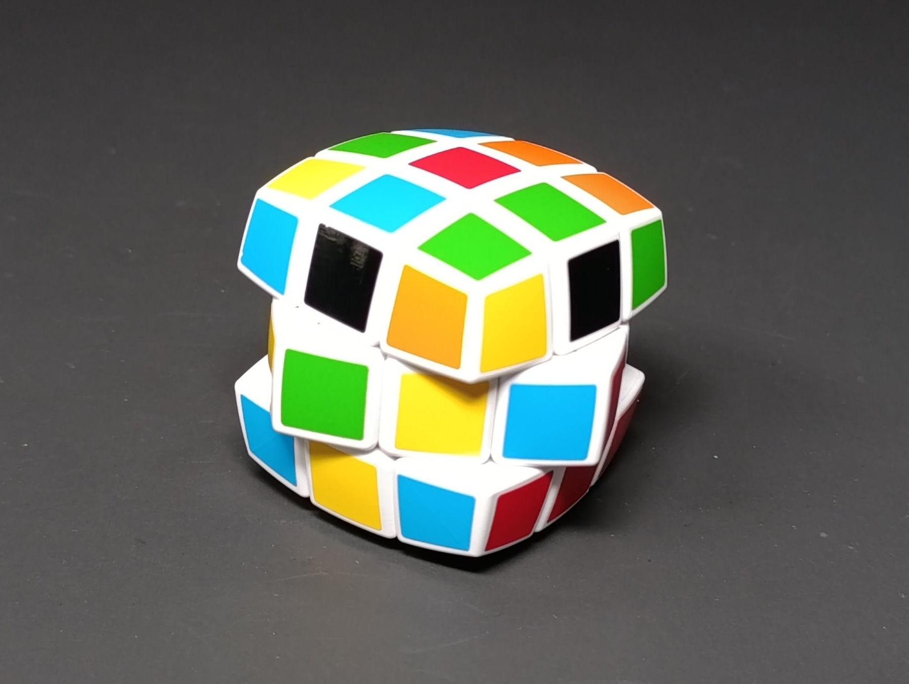 Jeux: V-CUBE Casse-tête 3x3 – D'occasion à Thielle par Plusvalue_Neuchatel 1