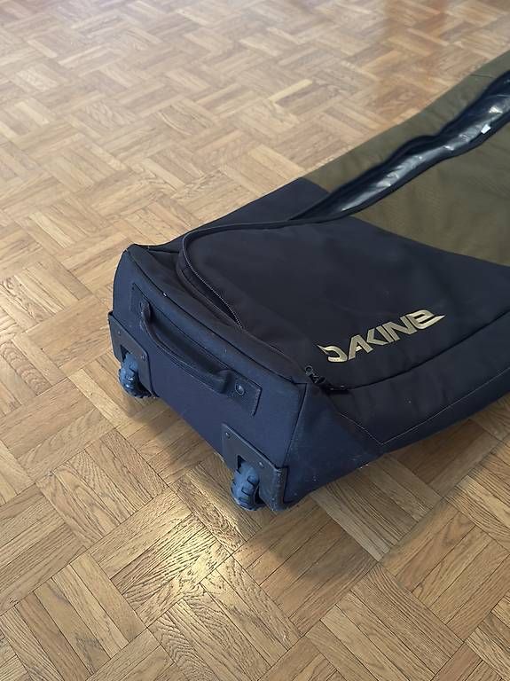 Surfboards & Schwimmbrette: Boardbag Dakine Fall Line Roller 175 – Gebraucht aus St. Niklausen LU von extrawelt