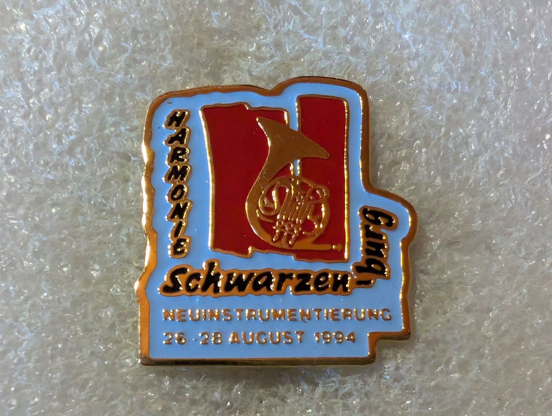 Plaketten & Abzeichen: Ansteckpin 210: Harmonie Schwarzenburg – Gebraucht aus Oppligen von Pin-Fall-Shop