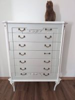 Elegante Kommode aus Holz