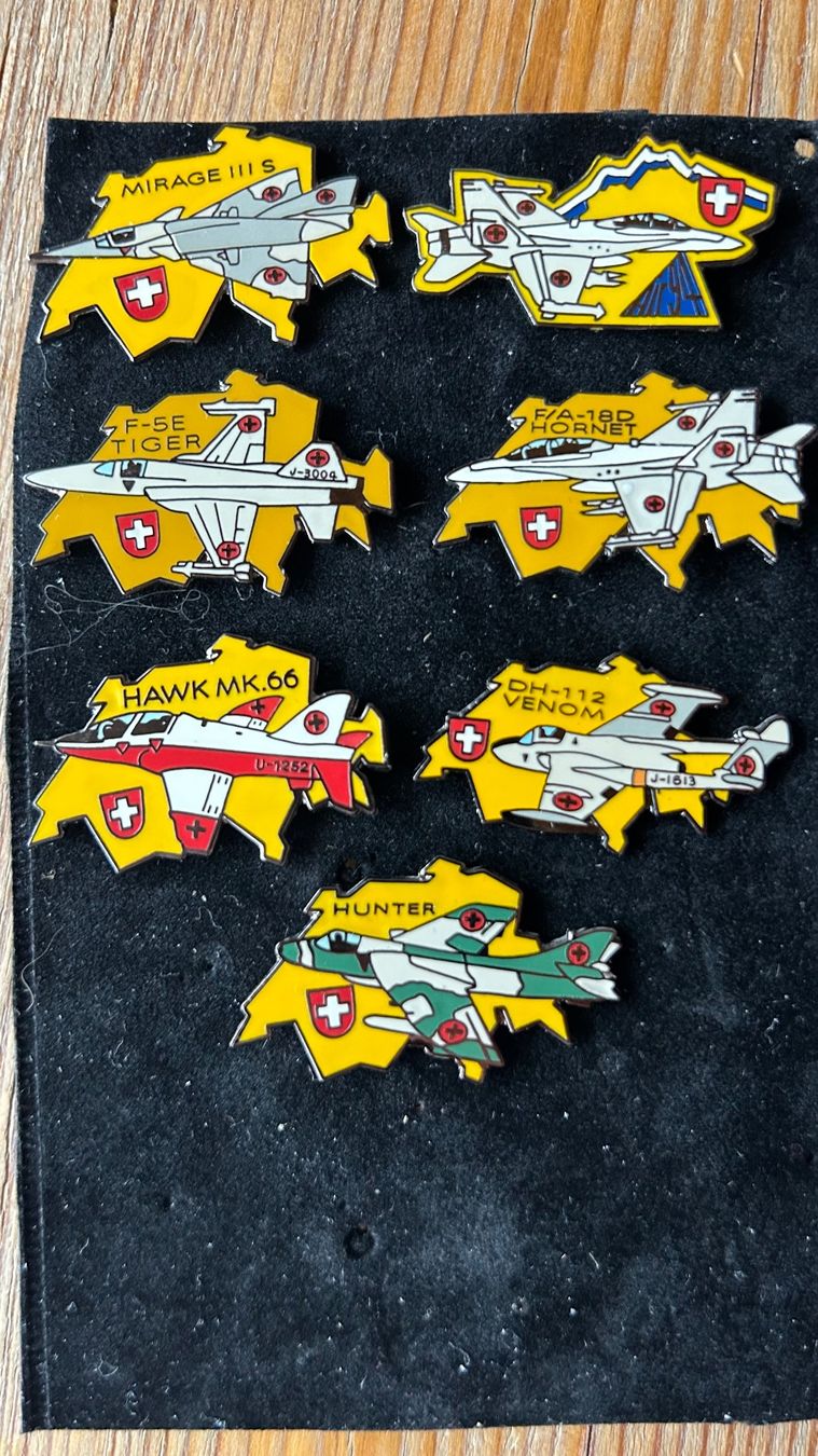 Placchette & Badge: Pins Schweizer Luftwaffe – Usato da Hofstetten b. Brienz venduto da summer_11