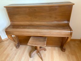 Holzklavier der Marke Wohlfahrt