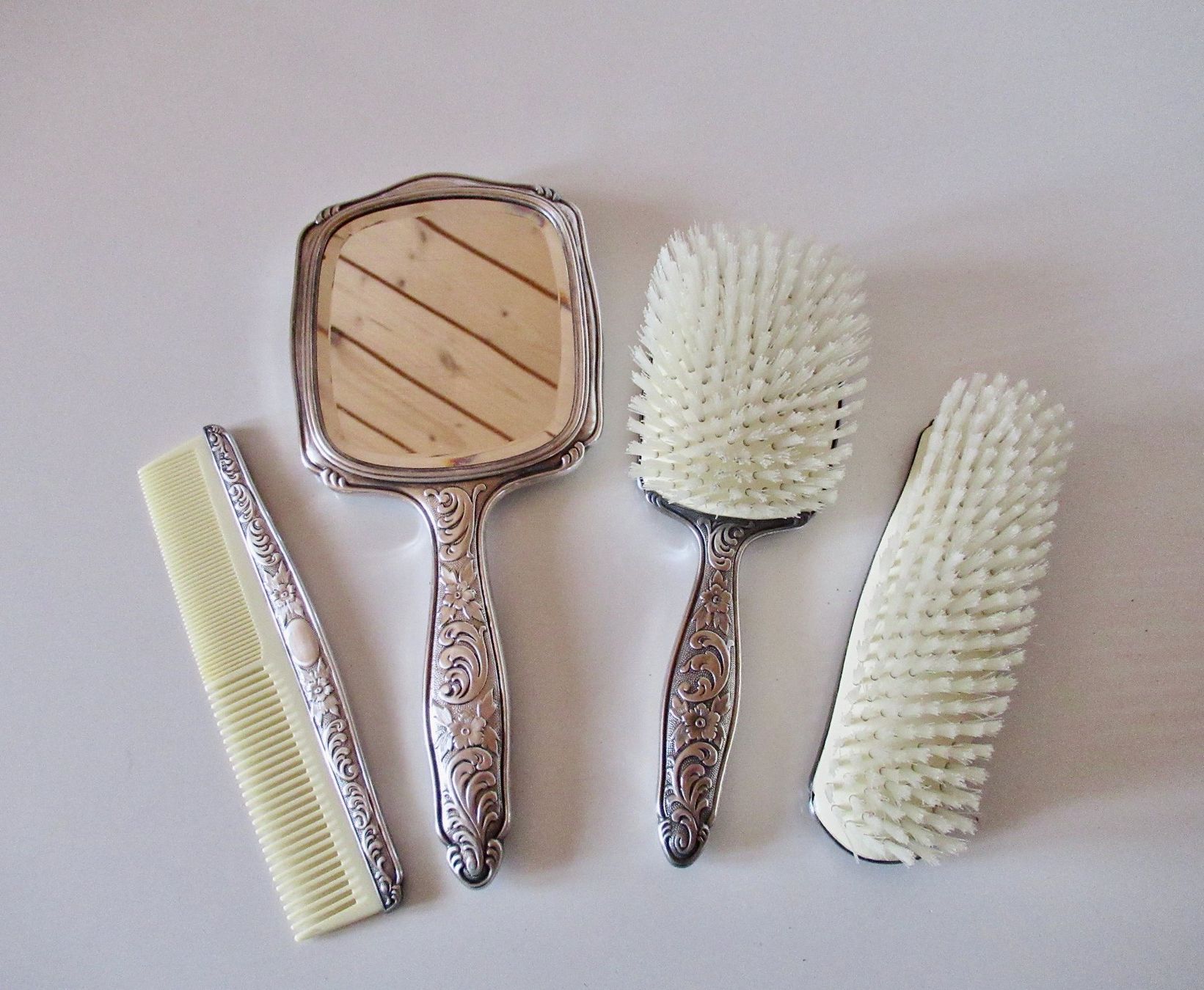 Autres articles pour la maison: Altes Bürsten-Set – D'occasion à Frauenkappelen par HDPerle 1