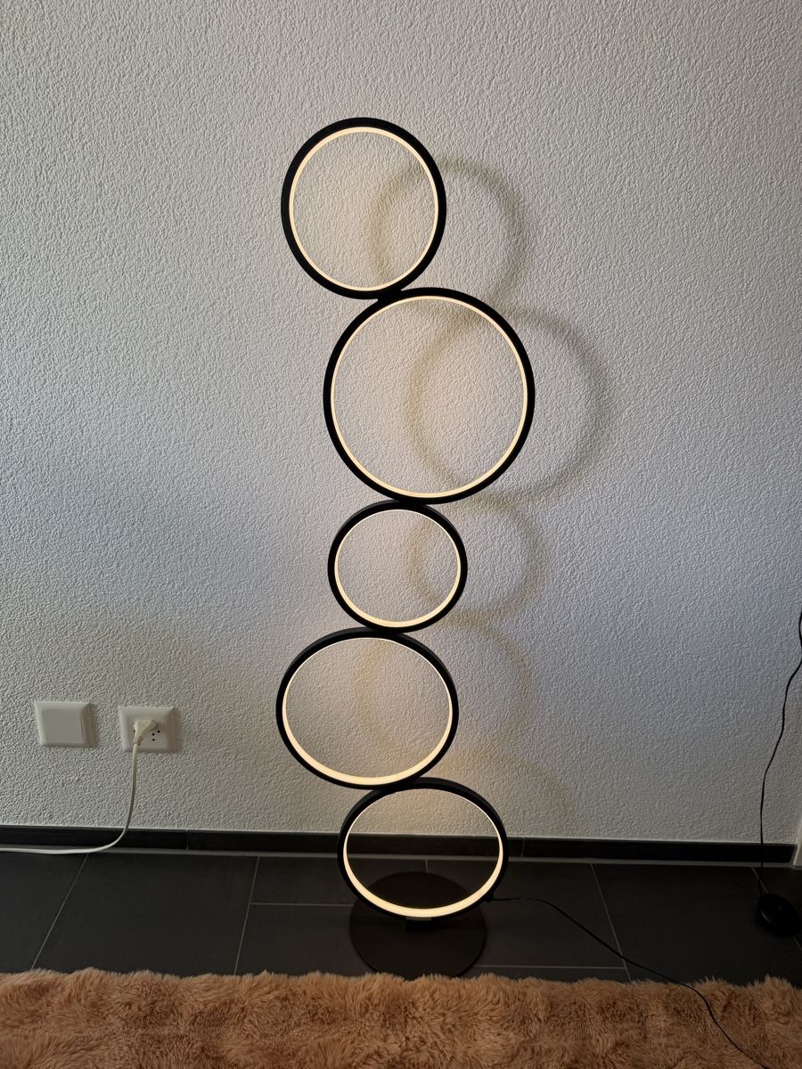 Lampen: LED Stehlampe schwarz Ringdesign  – Gebraucht aus Andwil SG von mrs_h99 1