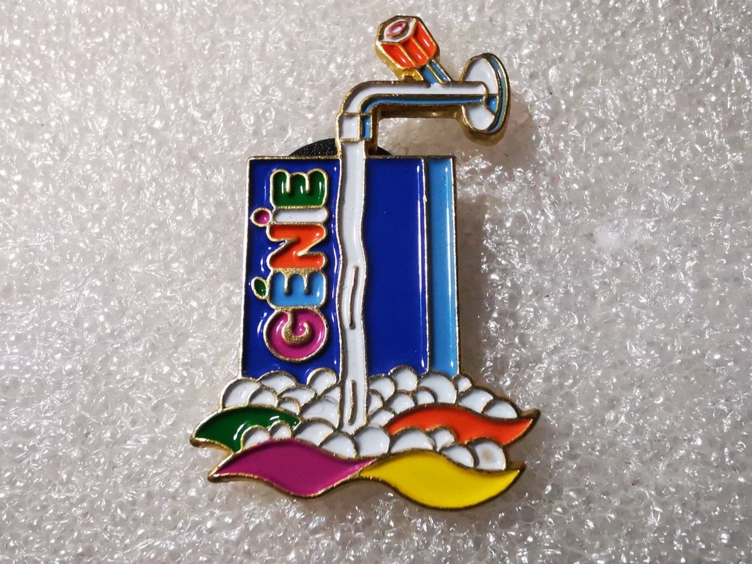 Placchette & Badge: Ansteckpin 14: Genie – Usato da Oppligen venduto da Pin-Fall-Shop