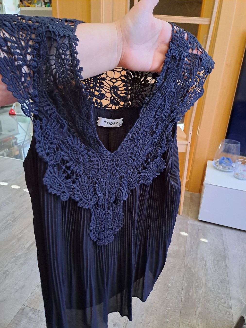 Top: Damen Oberteil mit Häkel-Details Gr M – Usato da Rickenbach LU venduto da bishiida 3