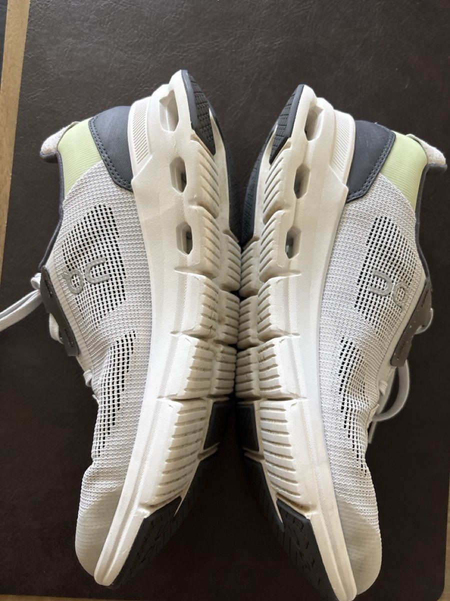 Chaussures hommes: ON Cloudswift Laufschuhe hellgrau Grösse 40 Damen – D'occasion à Rüthi (Rheintal) par MissCasanova 1