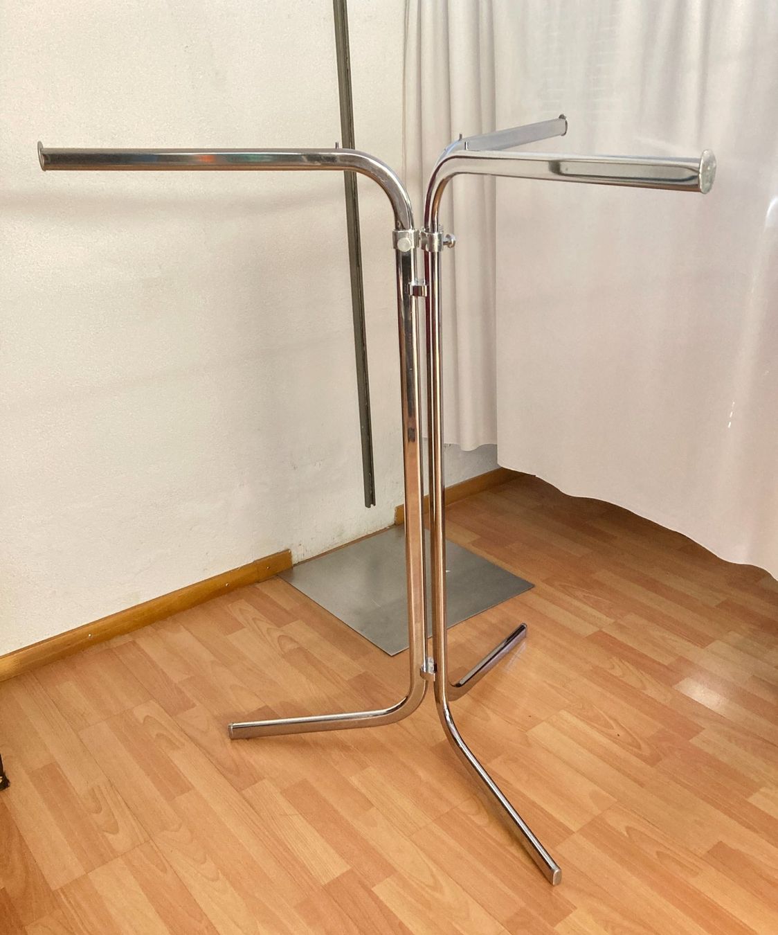 Sonstige Dekorationen & Accessoires: Kleiderständer 3-Arm, gross – Gebraucht aus Luzern von flexibus77 1