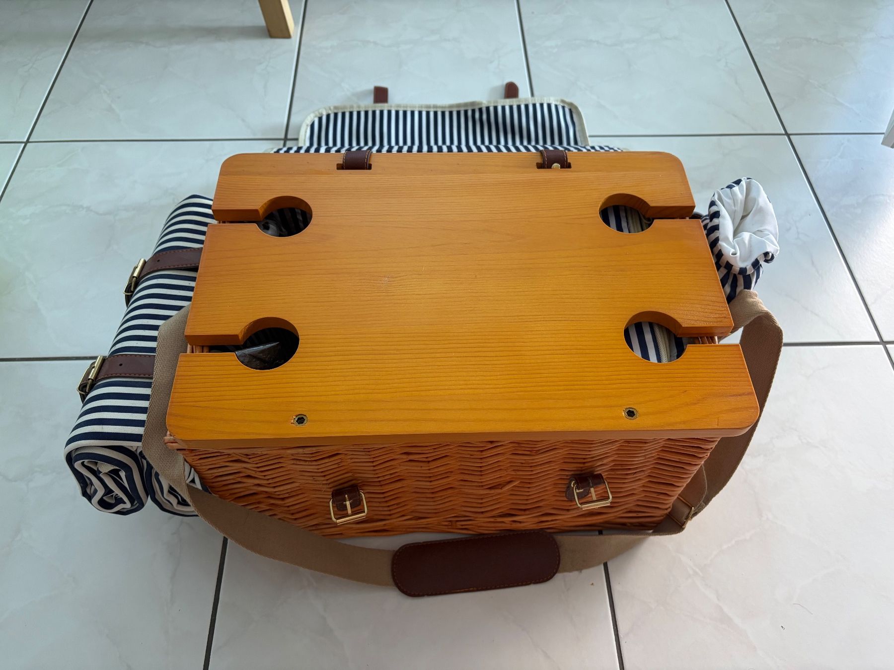 Autres articles pour la maison: Picknickkorb New – Neuf avec emballage d'origine à Hergiswil NW par irinagraf 3