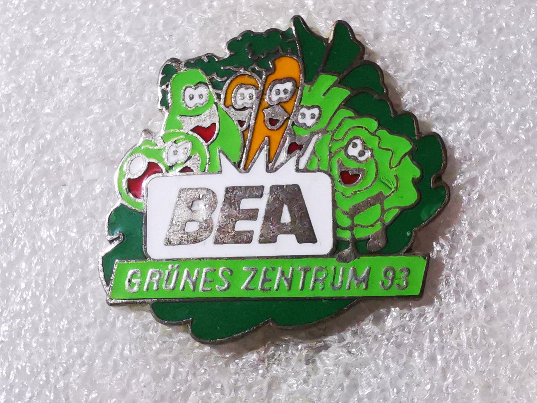 Placchette & Badge: Ansteckpin 16: Bea 93 – Usato da Oppligen venduto da Pin-Fall-Shop