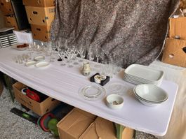 Verschiedene Porzellan und Glas Geschirr (47)