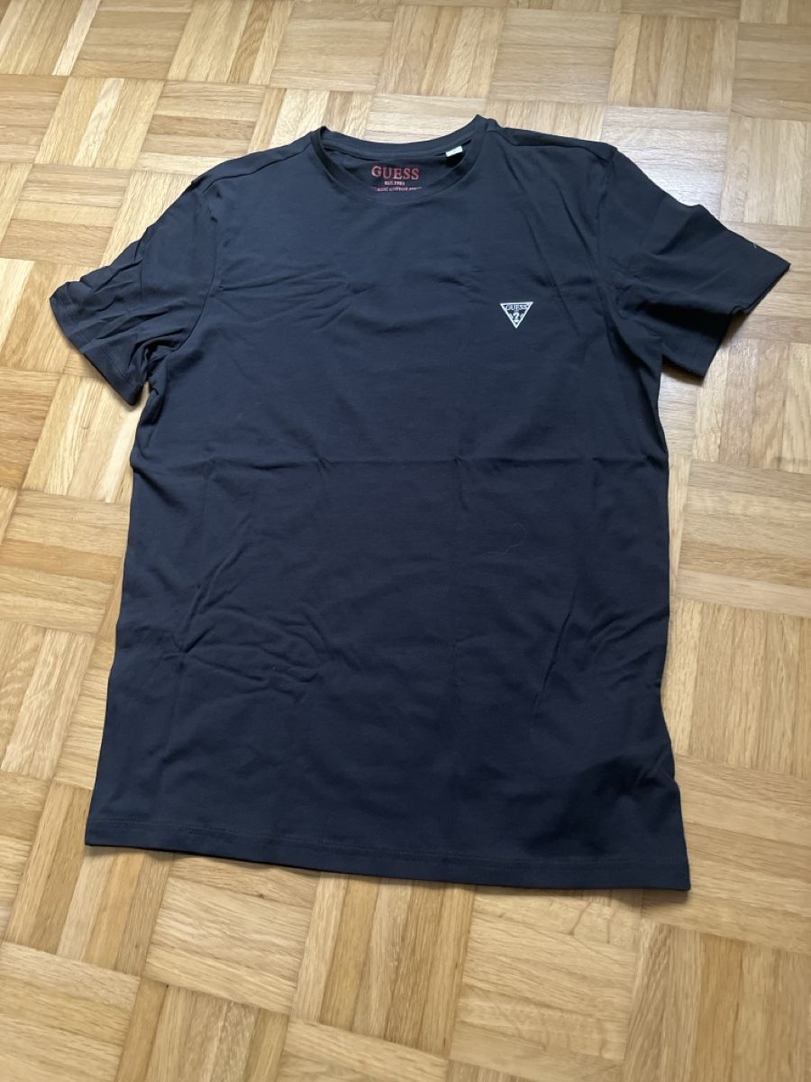 Guess T-shirt: Guess Herren T-Shirt – Nuovo (secondo la descrizione) da Wangen b. Olten venduto da break72 1