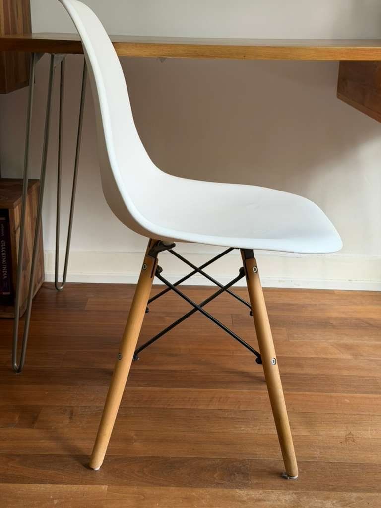 Stühle: Eames-style plastic side chair, white, x4 – Gebraucht aus Zürich von emi_j76q 2
