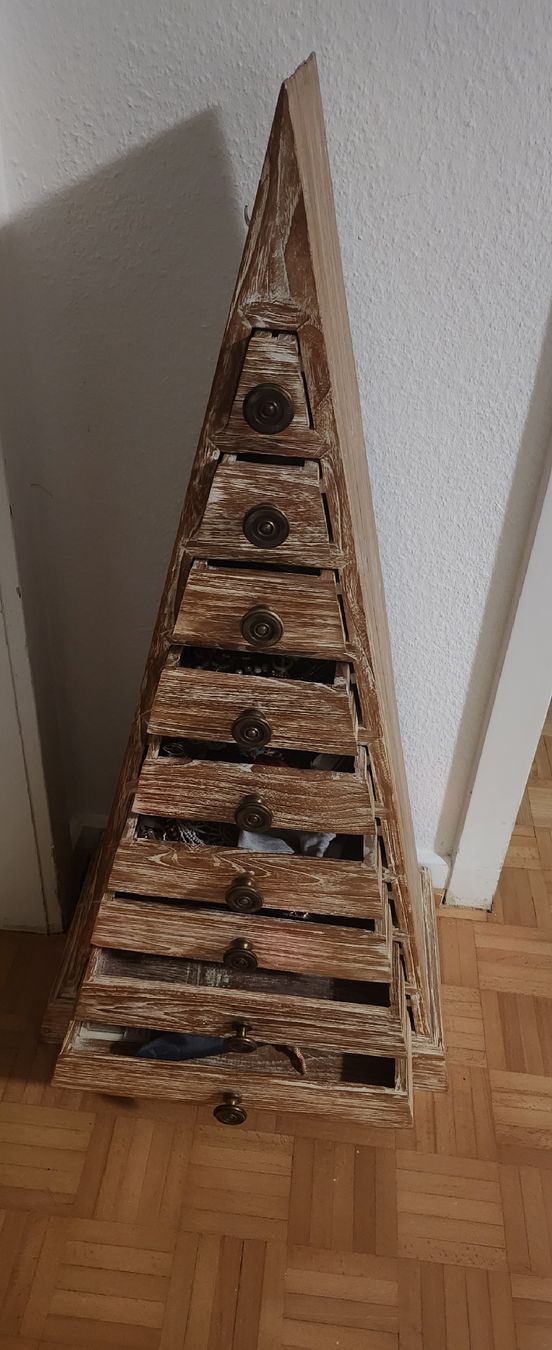Kommoden: Ausgefallene Holz Pyramide Kommode mit 10 Schubladen. – Gebraucht aus Basel von lucyia 2