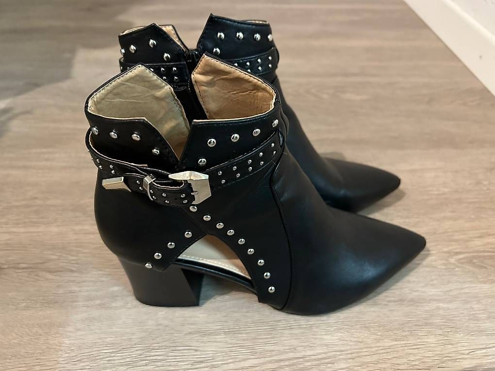 Chaussures femmes: Stiefeletten  – D'occasion à Schwerzenbach par nic_zt5r 1