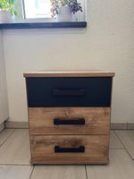Nachttisch Holzoptik und Schwarz mit drei Schubladen