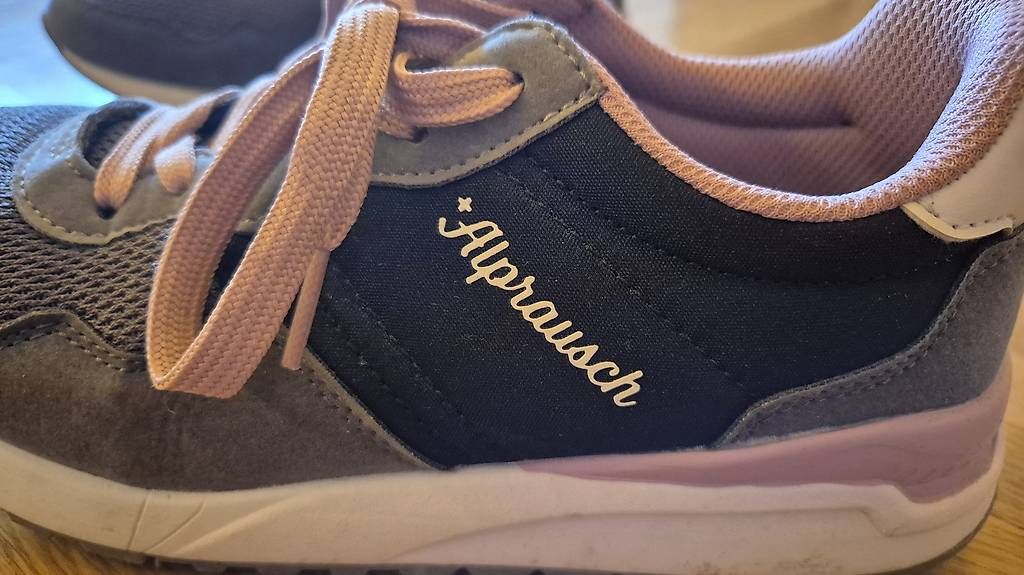 Chaussures femmes: Alprausch Damennschuhe Gr 39 – D'occasion à Haslen AI par Merida33 2