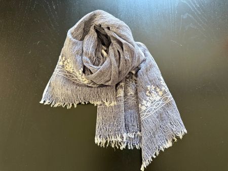 Sommer Schal, blau mit Stickerei, leicht & luftig