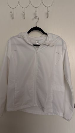Laufjacke Kiprun weiss Kapuze Taschen Grösse S neuwertig