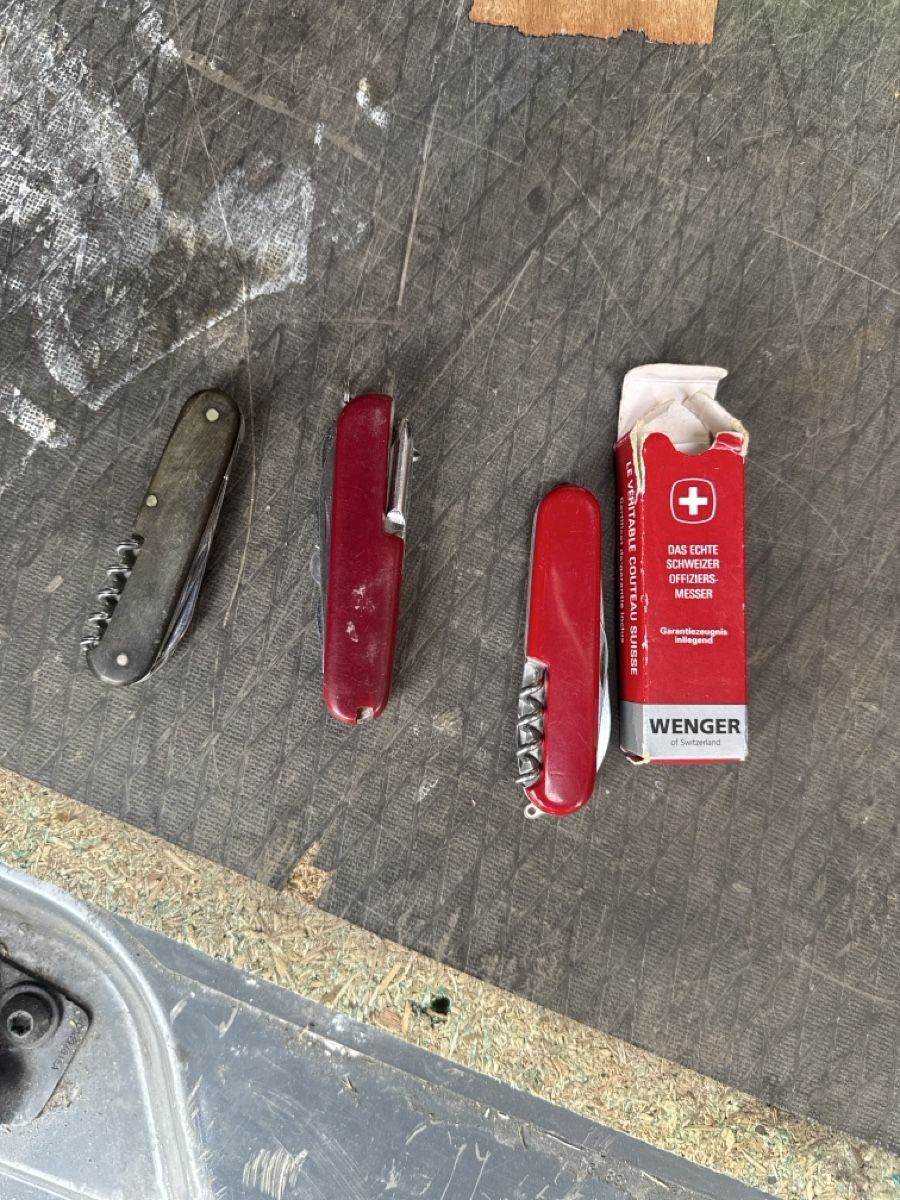 Accessori: Lot de 3 couteaux suisses – Usato da Versoix venduto da tem_f7yk 1