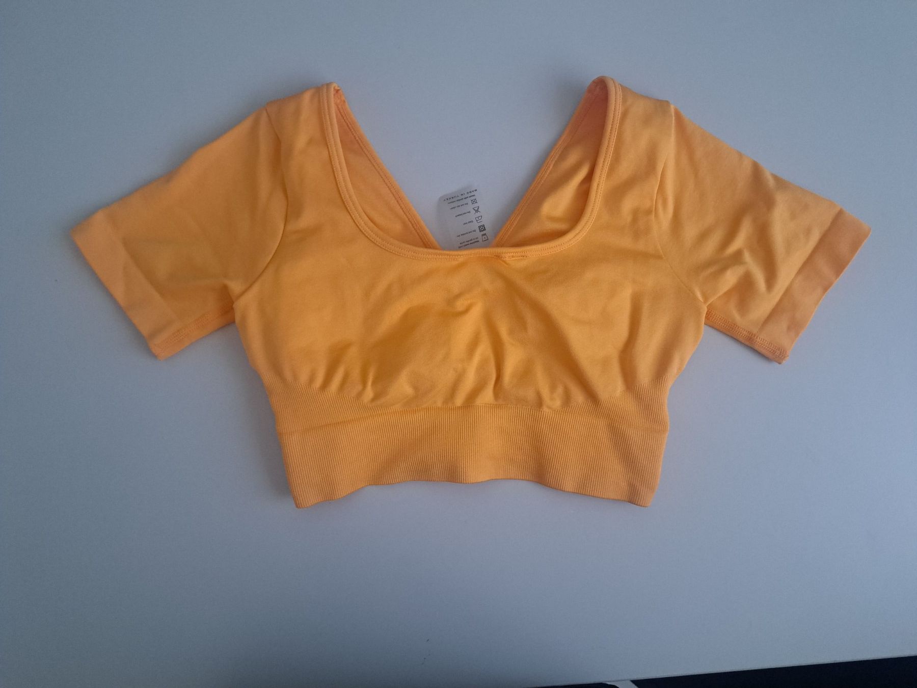 Tops: Sport Croptop Orange S – Gebraucht aus Rupperswil von White-Dove 1