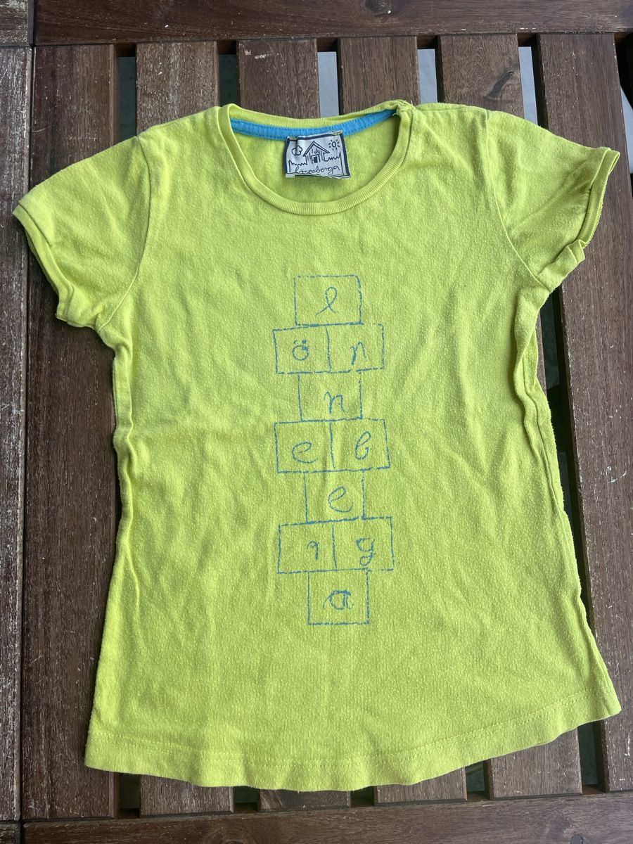 Camicie, T-shirt & Polo: Lönneberga T-Shirt Grösse 98/104  – Usato da Bern venduto da brup