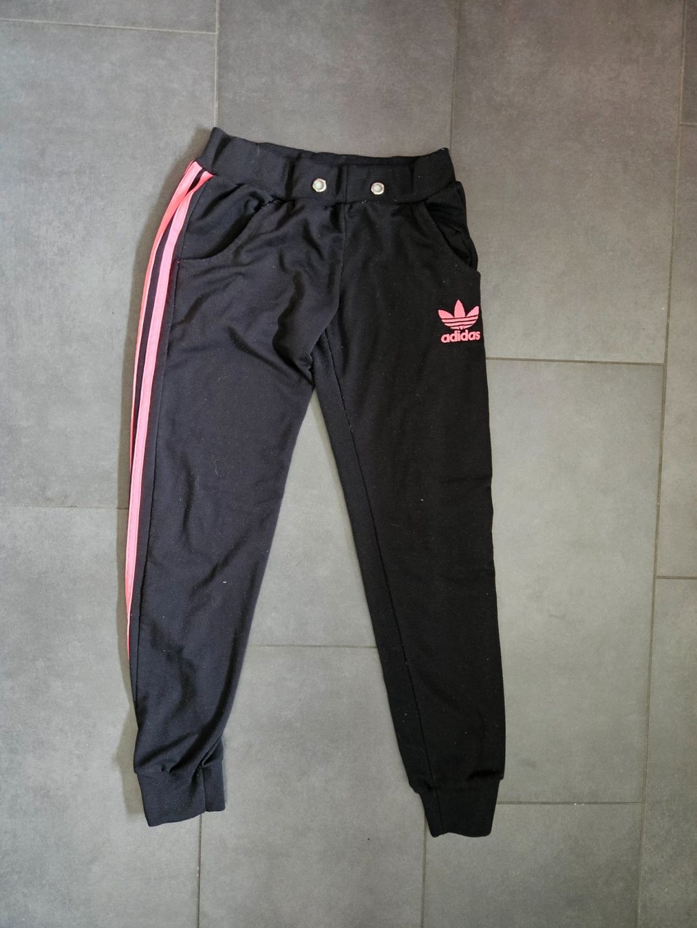 Adidas Pantaloni: Trainerhose von Adidas – Usato da Boswil venduto da Goorlie