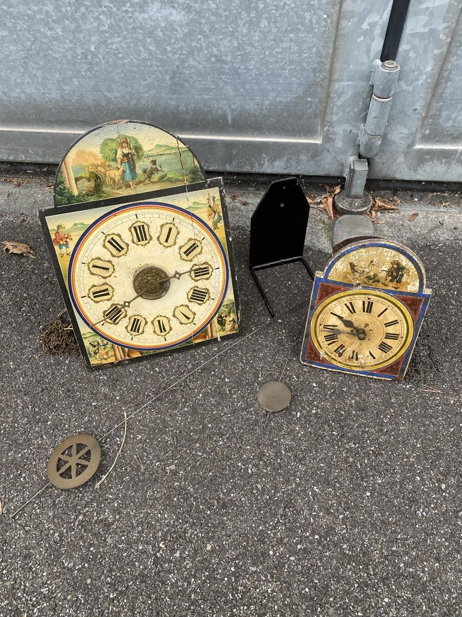 Orologi da terra & Orologi da parete: 2 antike Schwarzwald Uhren – Usato da Zürich venduto da Scudo0 2