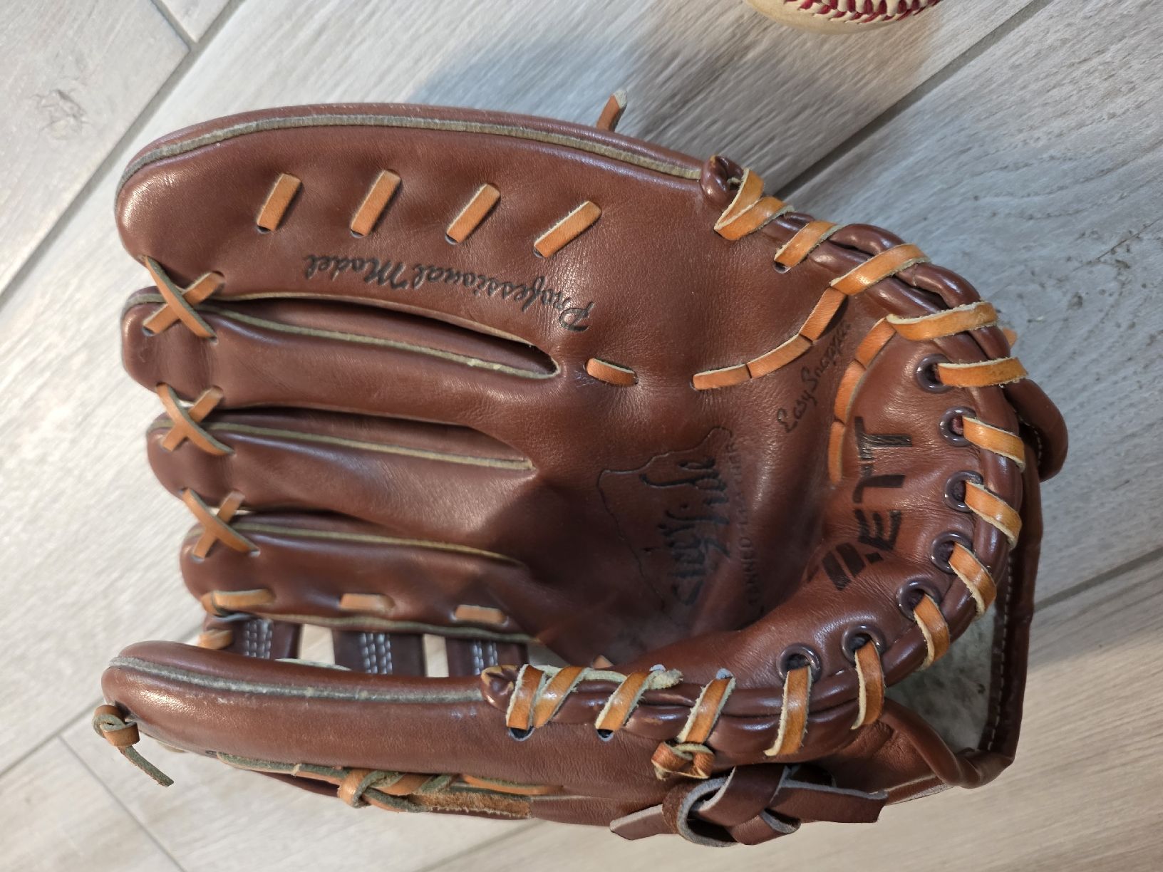 Guanti & manicotti: Baseballhandschuh Zett und Baseball – Usato da Dorf venduto da Echo_Elements 5