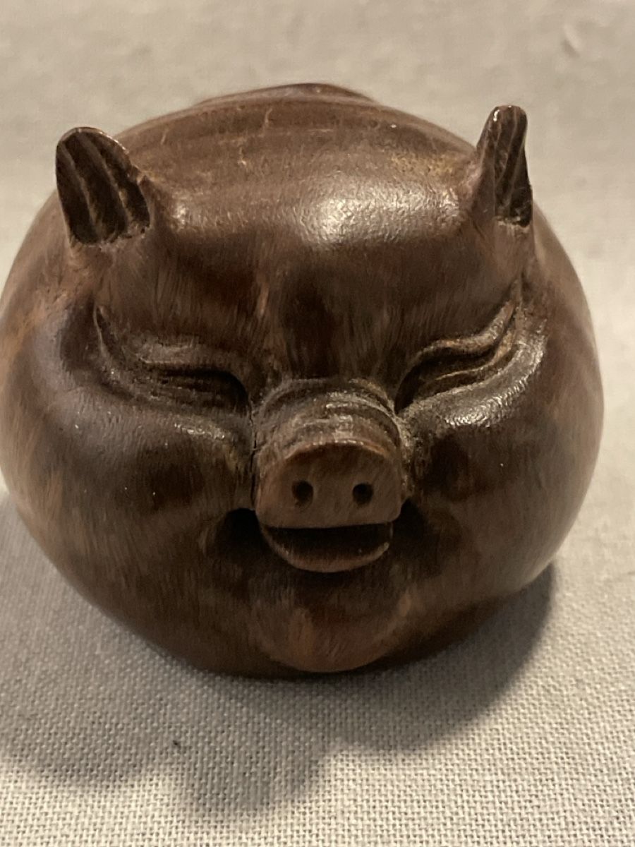 Statuette: Netsuke Holz, Schweinekopf, signiert – Usato da Embrach venduto da Gauvain1 1