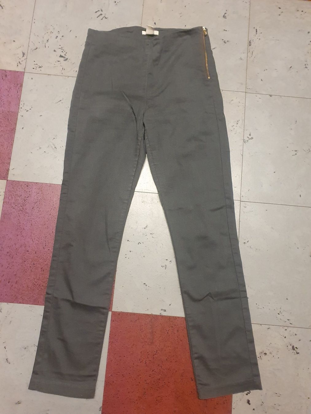 H&M Hosen: Hosen – Gebraucht aus Moosseedorf von Sonnenschein..