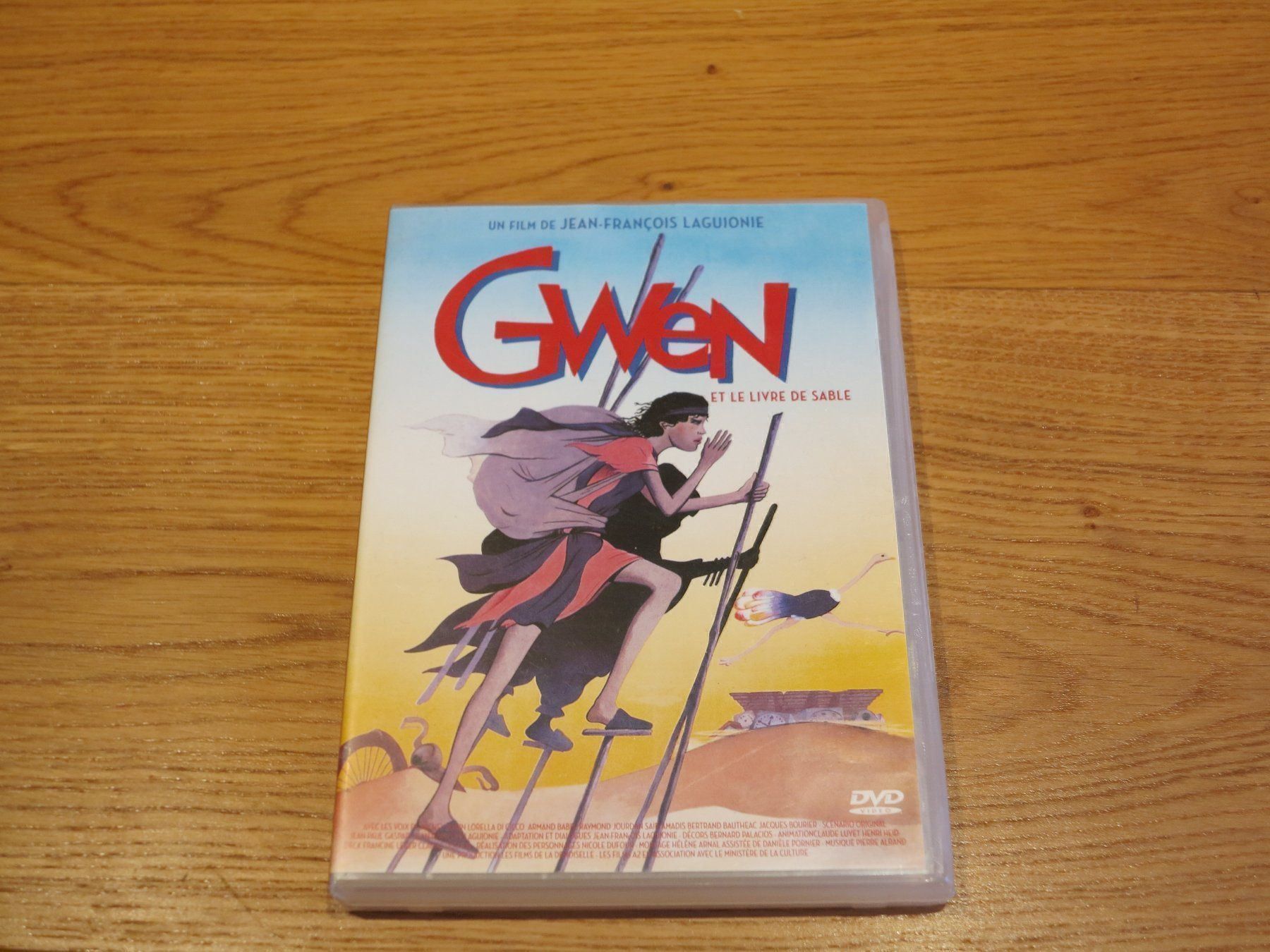 Tutti i DVDs: Gwen le livre de sable – Usato da Bettmeralp venduto da stermei