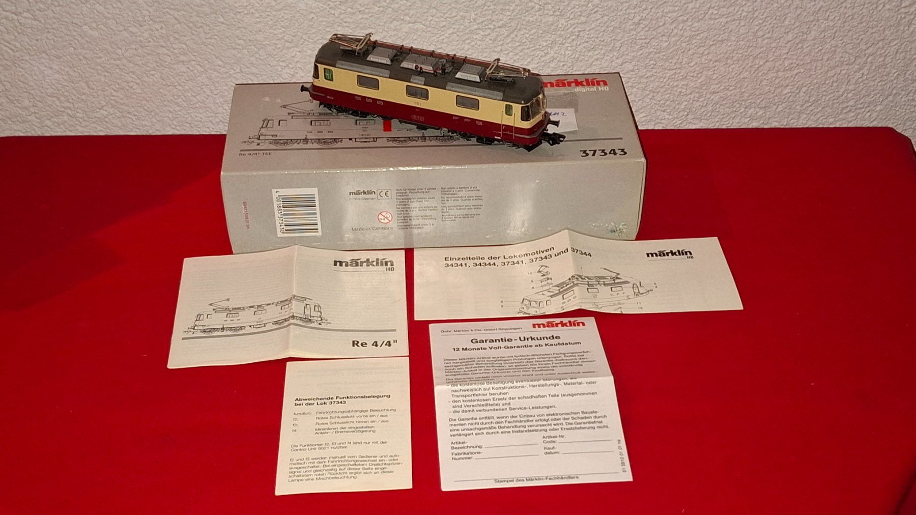 Märklin Modelleisenbahnen: Märklin : Re 4/4 II  TEE, SBB, AC, Digital – Gebraucht aus Märwil von Siebenzipfel 3