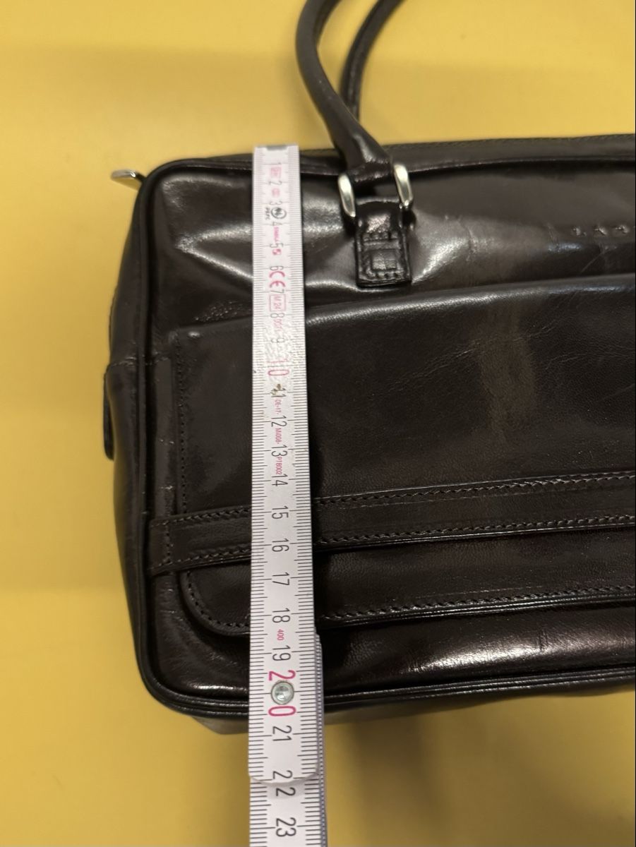 Sacs femmes: Handtasche Lario Leder  – D'occasion à Schlieren par Freundlich02 5